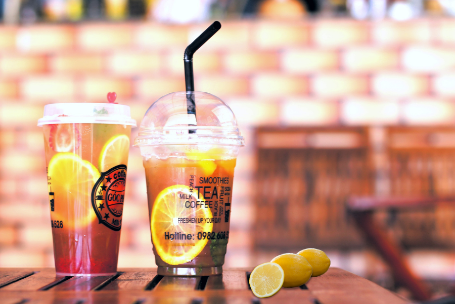 Ghid pentru capacele pentru pahare PET: capac dome vs capac plat