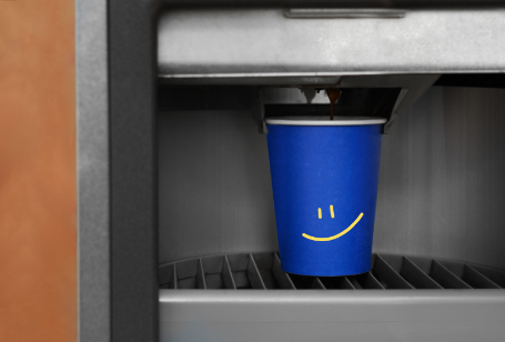 Cum să găsiți pahare de hârtie compatibile cu automatul dvs